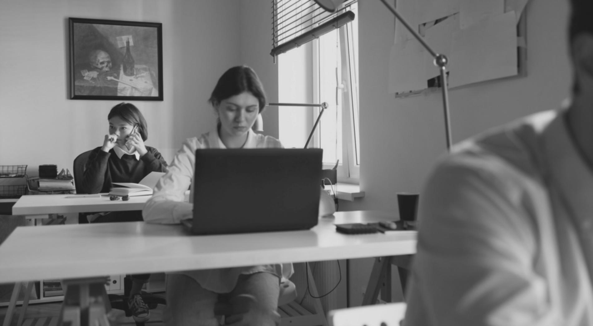 Conférence sur les pratiques budgétaires avec intervenants et audience